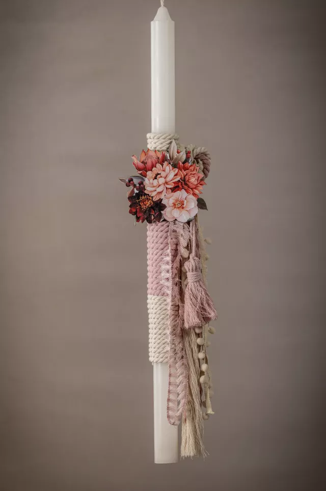 Rustic Λαμπάδα Βάπτισης με Χειροποίητη Πλέξη & Floral Σύνθεση