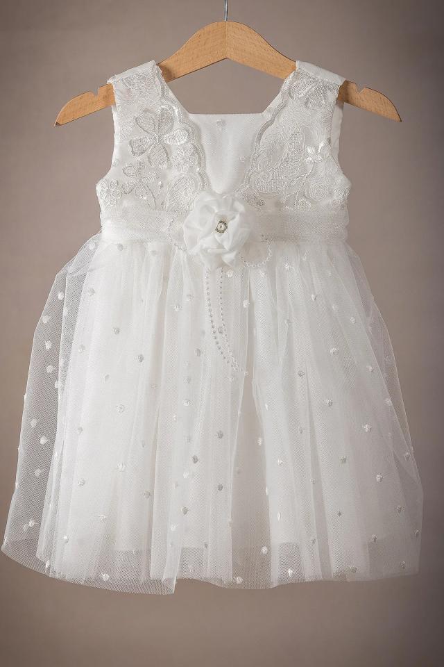 Απαλό εκρού Φορεματάκι Βάπτισης με Δαντέλα και Πουά Τούλι
