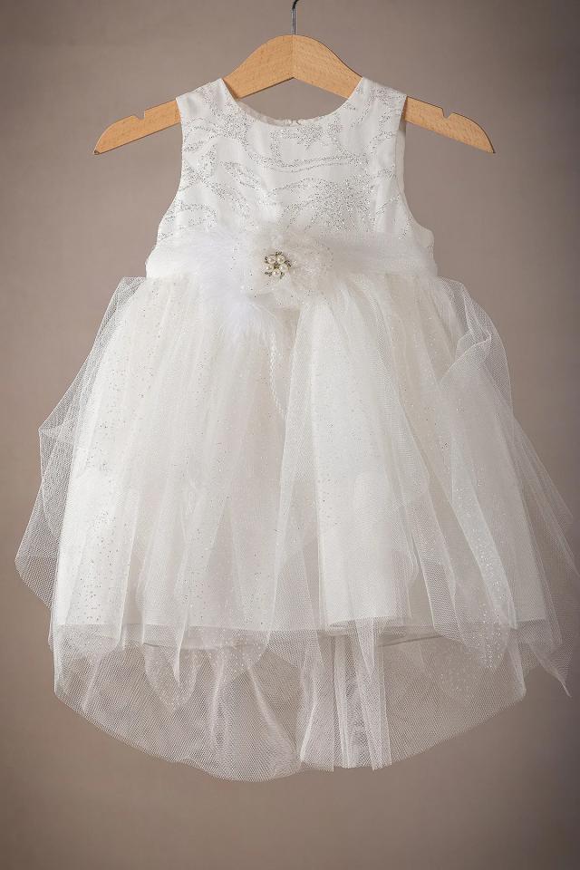 Απαλό εκρού Φορεματάκι Βάπτισης με Κεντητό Μπούστο και Ζώνη