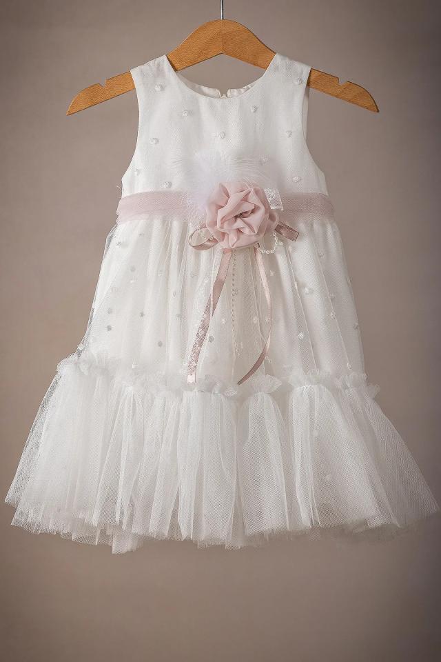 Απαλό εκρού Φορεματάκι Βάπτισης με Πουά Τούλι και Φτερά