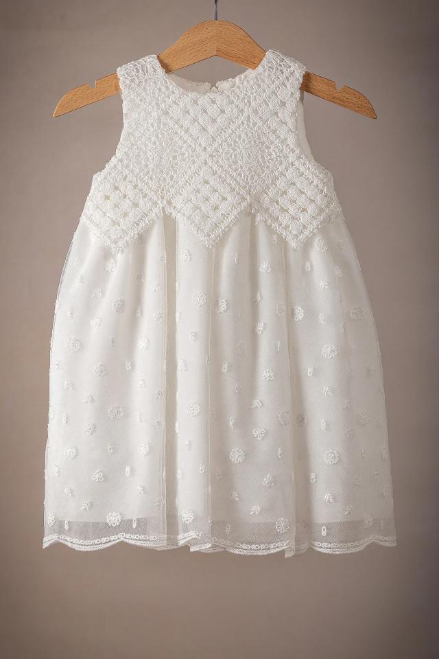 Απαλό εκρού Φορεματάκι Βάπτισης με Κεντητά Λουλούδια και Τούλι